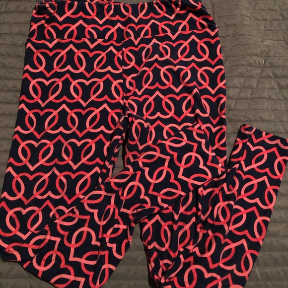 LuLaRoe Pants - LuLaRoe Tall & Curvy heart leggings LuLaRoe Pants - LuLaRoe Tall & Curvy heart leggings